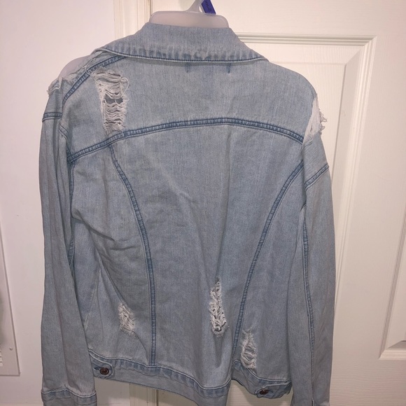NEW FOREVER 21 Trending DENIM JACKET Size: MEDIUM - Picture 2 of 4
